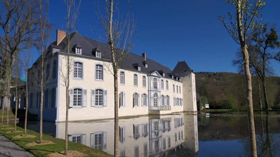 Au Fond Du Jardin Hotel Profondeville Eksteriør billede